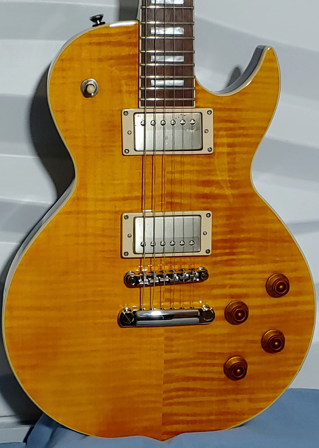 Cort Classic Rock CR250 Antique Transparent Amber Electric Guitar