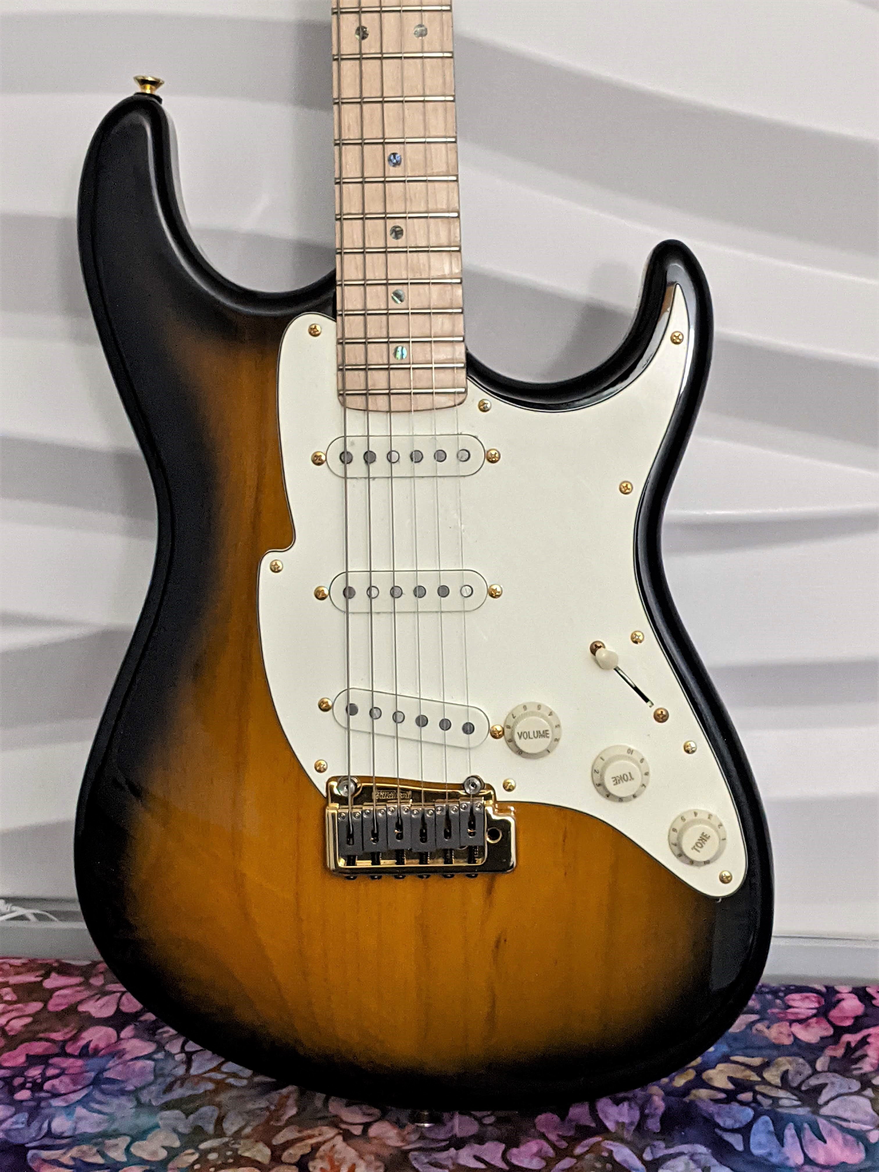 Fret King Corona JV John Verity Electric Guitar Sunburst w/Fret King Heavy Gig Bag