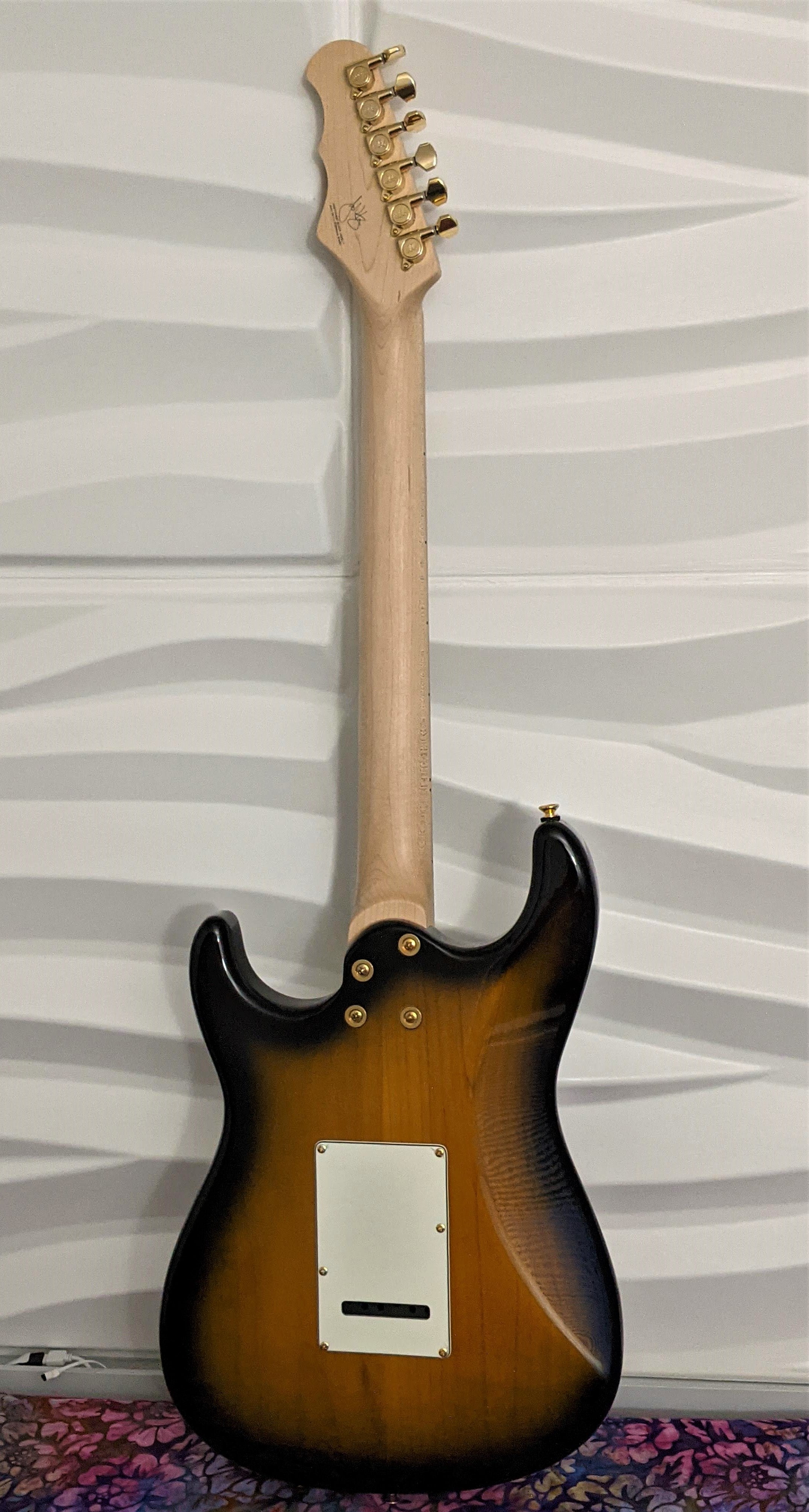 Fret King Corona JV John Verity Electric Guitar Sunburst w/Fret King Heavy Gig Bag