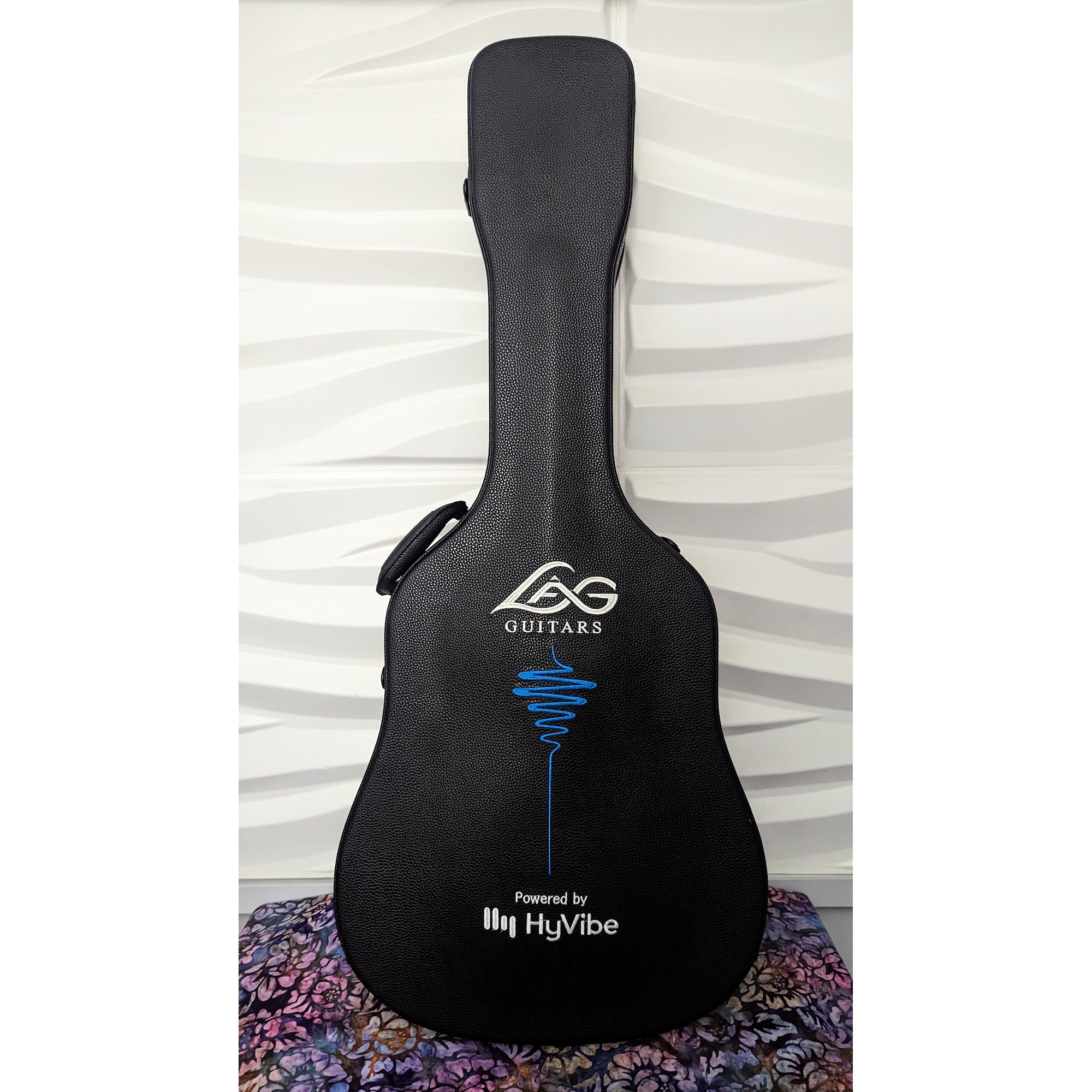 LAG Tramontane Bearclaw Top HyVibe Cutaway Acoustic Electric Smart Guitar THV30DCE