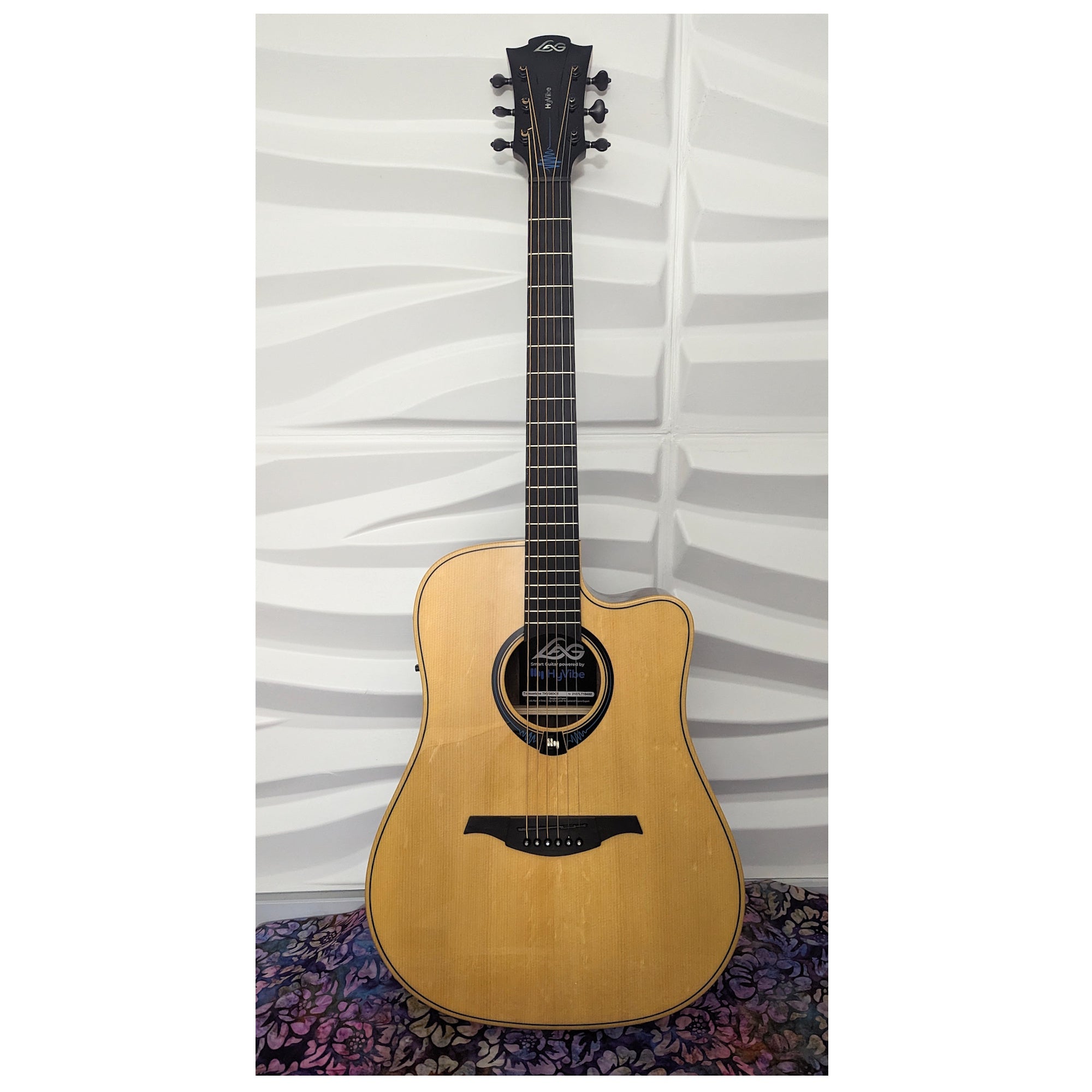 LAG Tramontane Bearclaw Top HyVibe Cutaway Acoustic Electric Smart Guitar THV30DCE