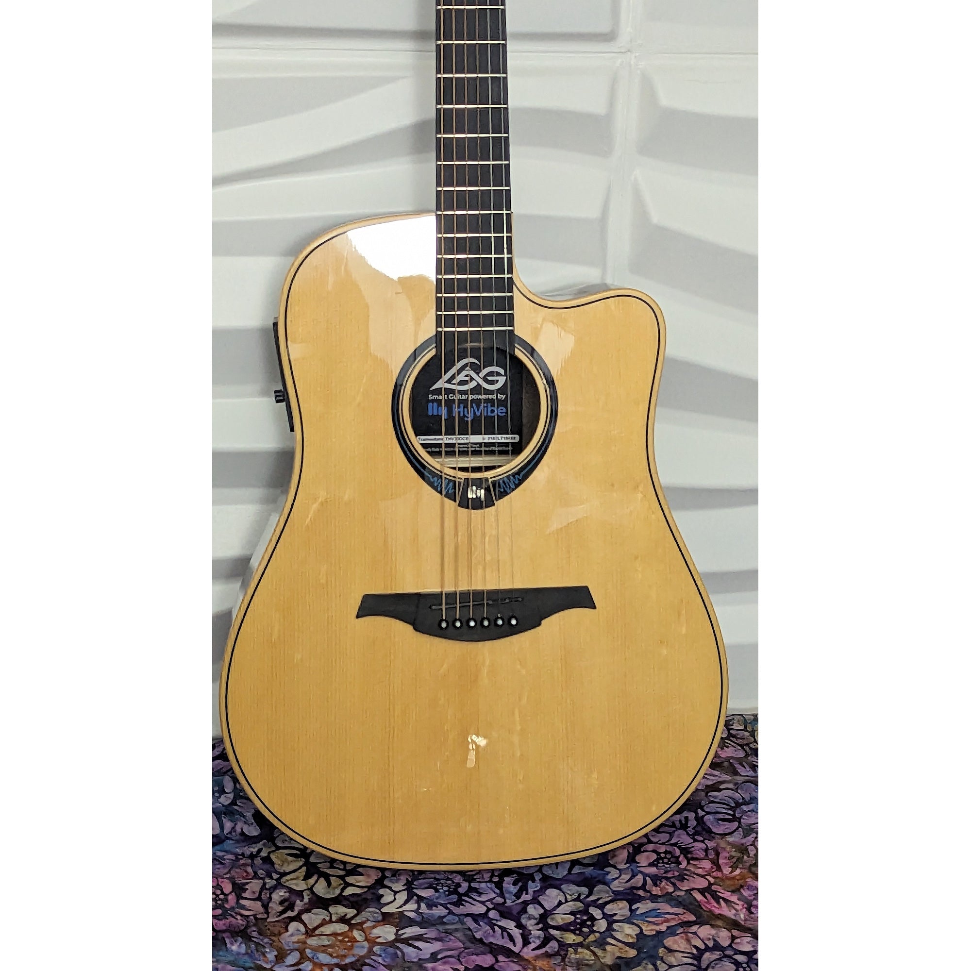 LAG Tramontane Bearclaw Top HyVibe Cutaway Acoustic Electric Smart Guitar THV30DCE