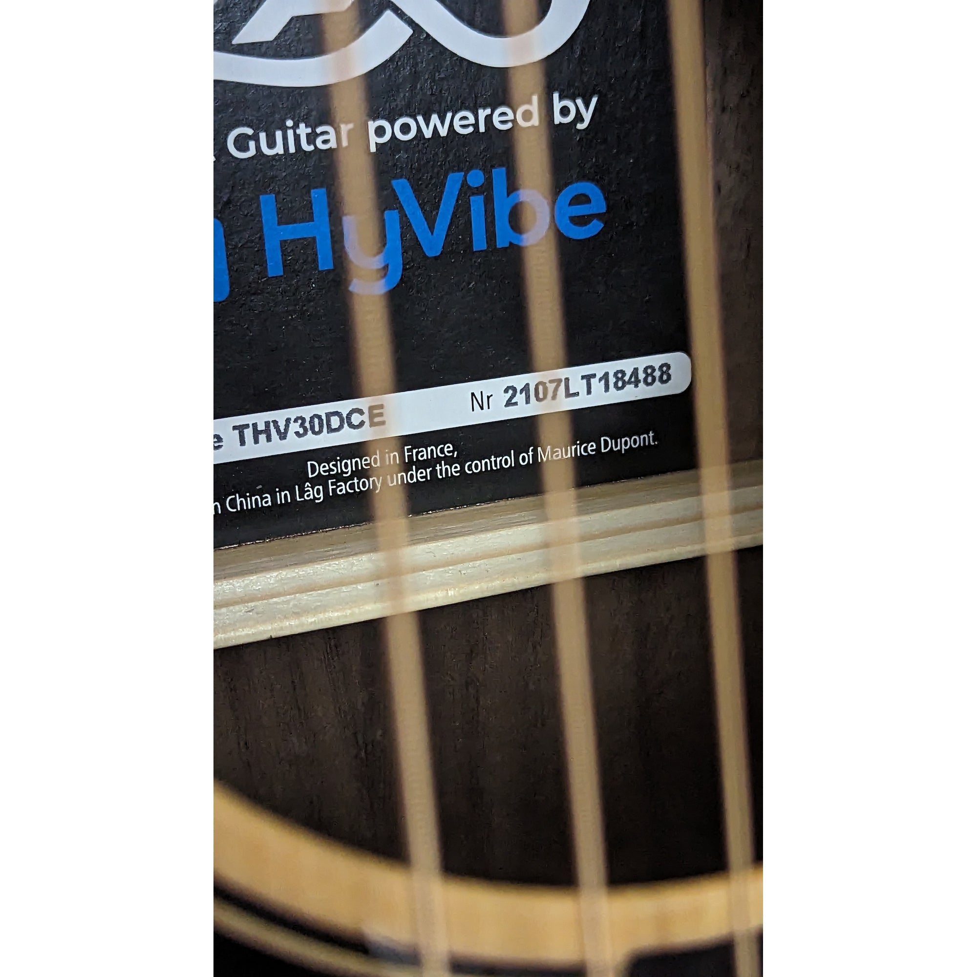 LAG Tramontane Bearclaw Top HyVibe Cutaway Acoustic Electric Smart Guitar THV30DCE