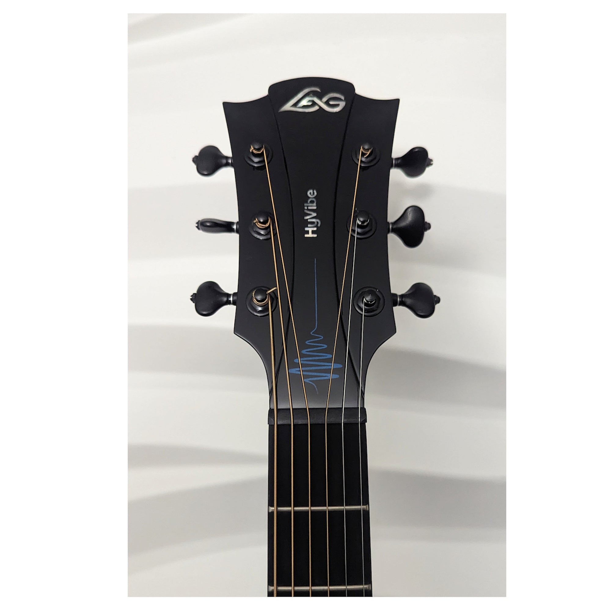 LAG Tramontane Bearclaw Top HyVibe Cutaway Acoustic Electric Smart Guitar THV30DCE
