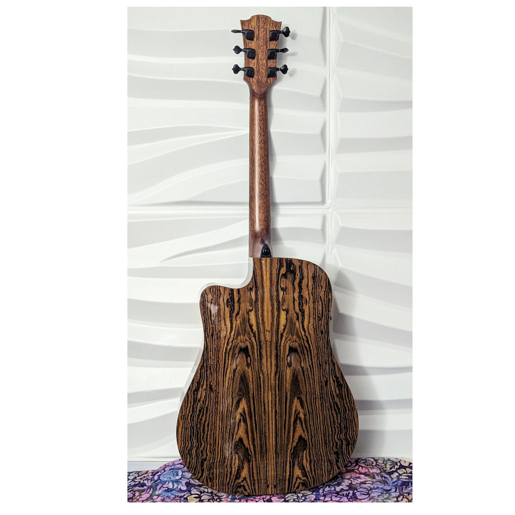 LAG Tramontane Bearclaw Top HyVibe Cutaway Acoustic Electric Smart Guitar THV30DCE